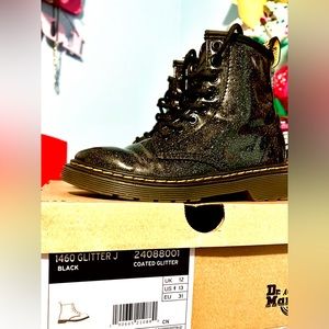 Dr Martens girls size 13 black patent glitter! 🤩